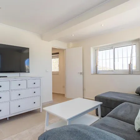 Stunning In Lagunas De Mijas Фуенхірола