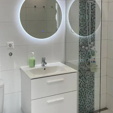 Stunning In Lagunas De Mijas Будинок відпочинку