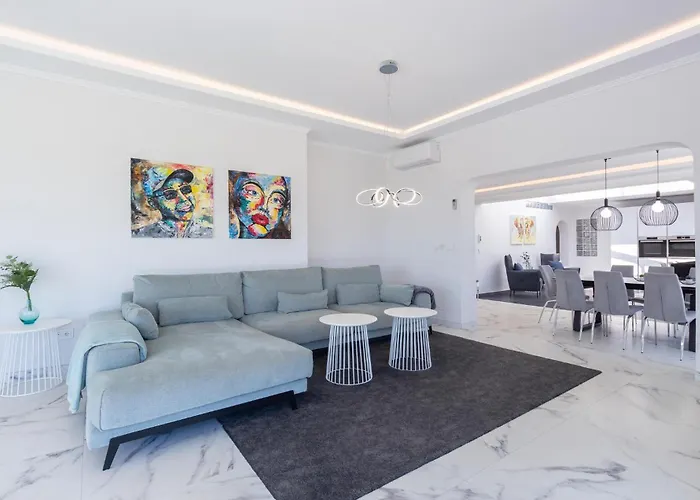 Stunning In Lagunas De Mijas Fuengirola