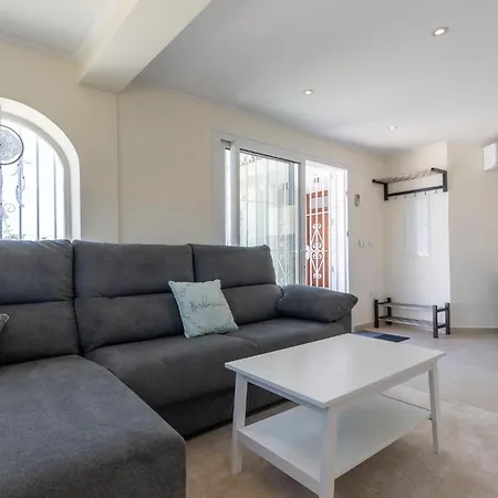 Stunning In Lagunas De Mijas Hébergement de vacances Fuengirola