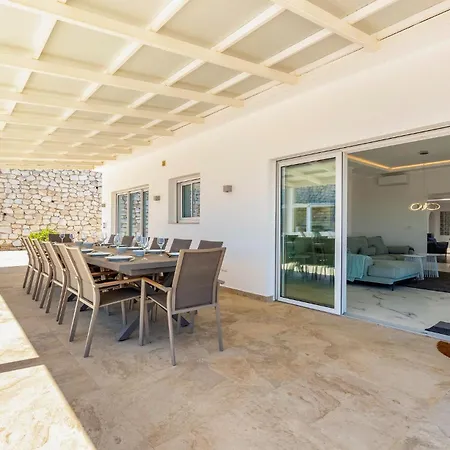 Holiday home 7 Bedroom Beautiful In Lagunas De Mijas *