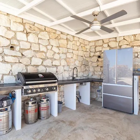 7 Bedroom Beautiful In Lagunas De Mijas Holiday home Fuengirola