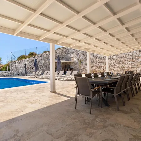 7 Bedroom Beautiful In Lagunas De Mijas Fuengirola