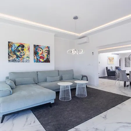 7 Bedroom Beautiful In Lagunas De Mijas Fuengirola