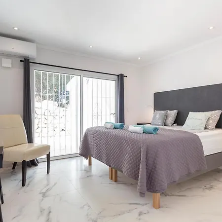 Holiday home 7 Bedroom Beautiful In Lagunas De Mijas