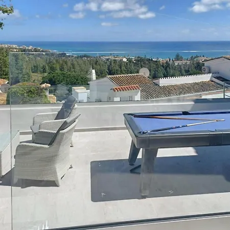 7 Bedroom Beautiful In Lagunas De Mijas 別荘 *